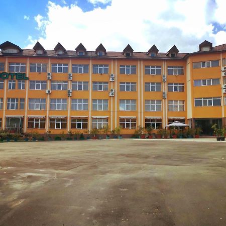 Hotel Dinastia ปีเตช ภายนอก รูปภาพ