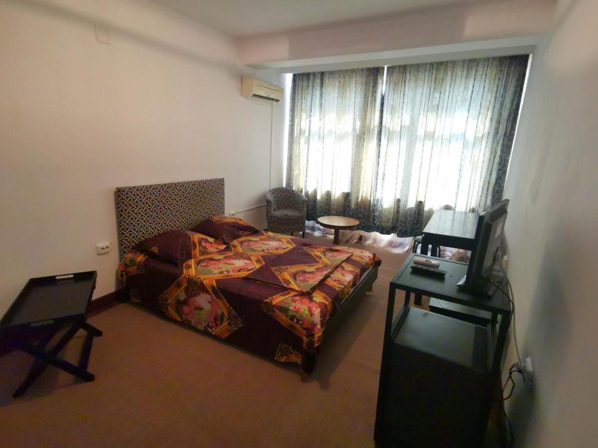 Hotel Dinastia ปีเตช ภายนอก รูปภาพ