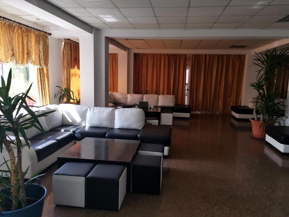 Hotel Dinastia ปีเตช ภายนอก รูปภาพ