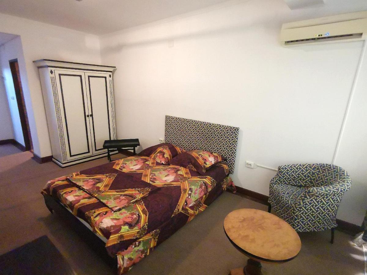 Hotel Dinastia ปีเตช ภายนอก รูปภาพ