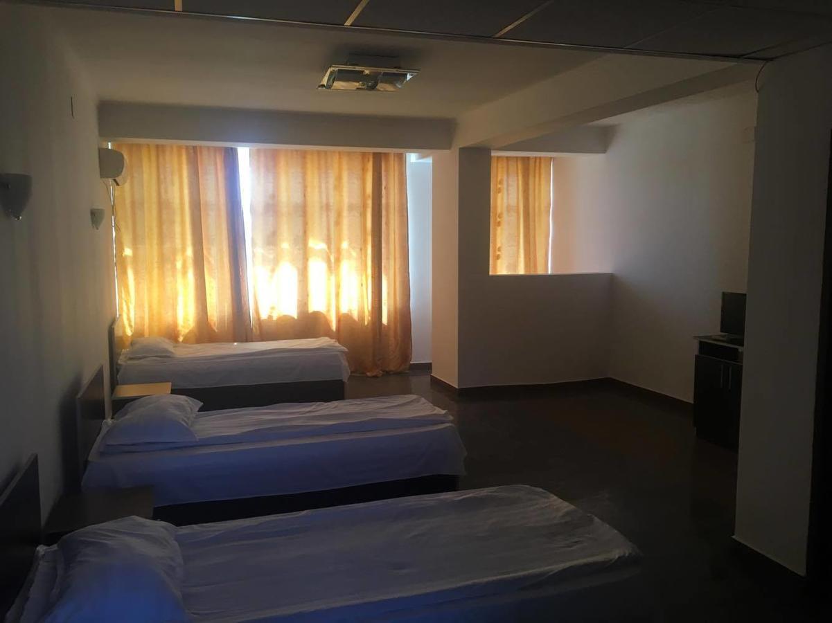 Hotel Dinastia ปีเตช ภายนอก รูปภาพ