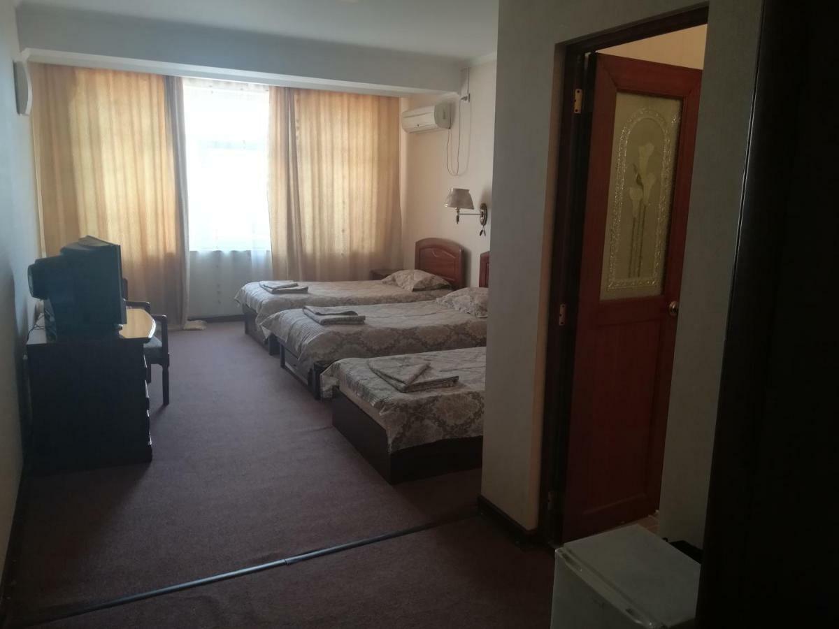 Hotel Dinastia ปีเตช ภายนอก รูปภาพ